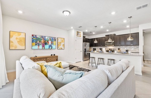 Four Corners House | Private Pool Wi-Fi & BBQ Near Disney & Shops