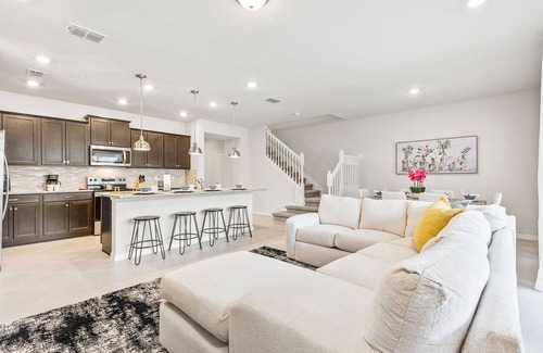 Four Corners House | Private Pool Wi-Fi & BBQ Near Disney & Shops