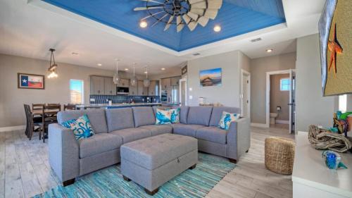 Port Aransas House | Private PoolHot Tub Near the Beach Gulf Glimpse Marlin Cove by AvantStay