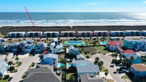 Port Aransas House | Private PoolHot Tub Near the Beach Gulf Glimpse Marlin Cove by AvantStay