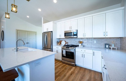 Wolf Creek House | Private Powder Mtn B2 | Desk | Hot Tub | Mt View