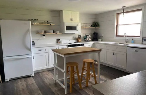 Riverside House | Private Property, Sleeps 8, North of St. Joseph