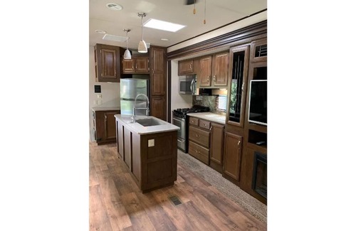 Temecula House | Private protected oak grove with stream only 10 minutes to Old Town Temecula