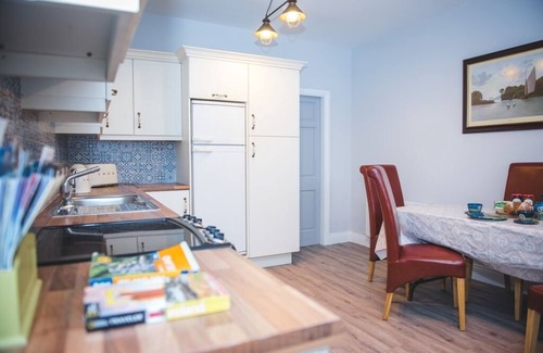 Castlemaine House | Private Pub on Ireland's Wild Atlantic Way and close to Killarney (sleeps 10)