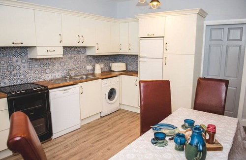 Castlemaine House | Private Pub on Ireland's Wild Atlantic Way and close to Killarney (sleeps 10)