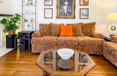 Westlake House | Private, Quiet, and Furnished Home Away from Home by the Olympic Golf Course