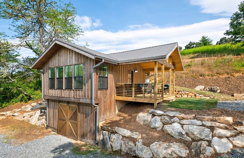 Weaverville Cottage | Private Quiet Mountain Modern Cabin! 25 mins from Downtown Asheville