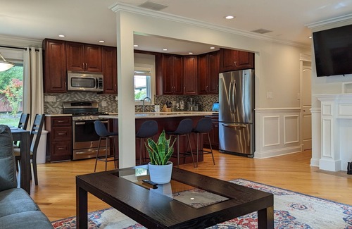 Addison House | Private & quiet 🌲 O'Hare 8mi ✈️ D/T Chicago 22mi 🏙️