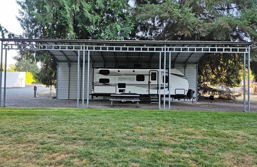 Buckley House | Private, relaxing space 5 min to Bonney Lake or Buckley. Family & pet-friendly!