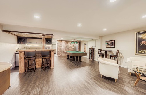 Ridglea Hills House | Private Retreat 4 BDR Near Baseline Reservoir