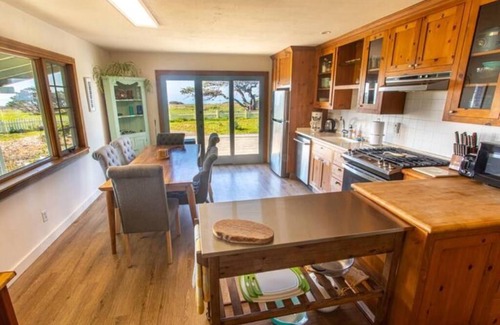 Manchester House | Private retreat on Mendocino oceanfront property near Point Arena and Elk.