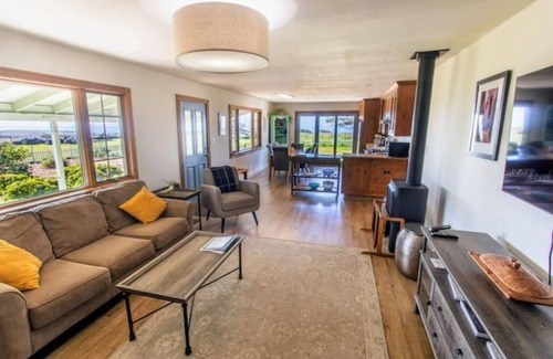 Manchester House | Private retreat on Mendocino oceanfront property near Point Arena and Elk.