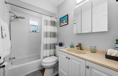 South Venice House | Private retreat sleeps 6 with oversized heated pool!