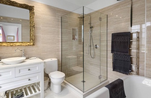 Saint Albans House | Private Retreat with Gorgeous Gardens