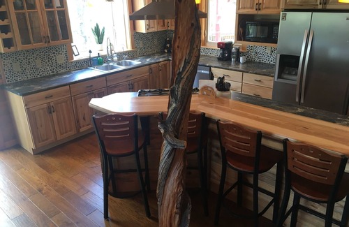 Howard House | Private River Retreat- Fly Fishing/Rafting/Relaxing 10 min. from downtown Salida