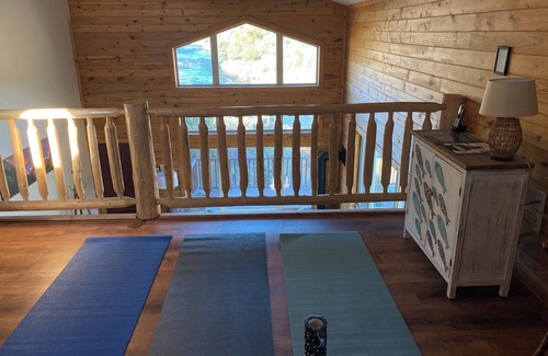 Howard House | Private River Retreat- Fly Fishing/Rafting/Relaxing 10 min. from downtown Salida