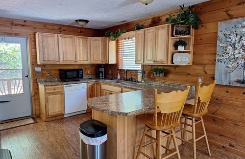 Cherokee House | PRIVATE RIVERFRONT 3 bed/2 bath house on the Oconaluftee River!