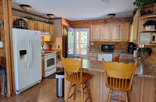 Cherokee House | PRIVATE RIVERFRONT 3 bed/2 bath house on the Oconaluftee River!