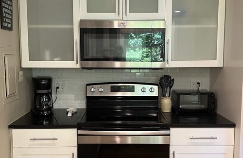 Hope Valley Cottage | Private Riverfront w Pool/Hot Tub/Cabins. Sanctuary for Family/Friend Gatherings