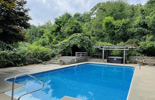 Hope Valley Cottage | Private Riverfront w Pool/Hot Tub/Cabins. Sanctuary for Family/Friend Gatherings