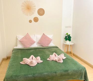 Khlong Sok House | private room with share bathroom at Little wild house Khaosok