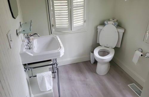 North Chesterfield House | Private Romantic Bungalow for Artists & Writers, 7 Mins to Downtown Richmond,