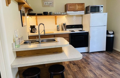 Lawrenceville Cottage | 🐎~Private Romantic Cottage #FarmStay-BabyGoats~🐎