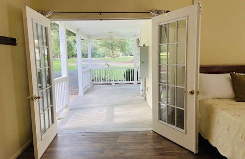 Lawrenceville Cottage | 🐎~Private Romantic Cottage #FarmStay-BabyGoats~🐎