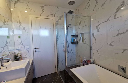 Burwood Resort | Private room ∙ 1 guest