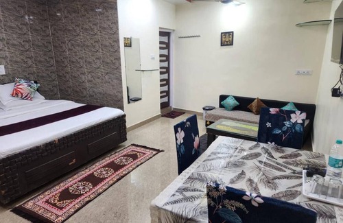 Mount Abu Apartment | Private Room 1 - Paddy's Luxurious Home Stay