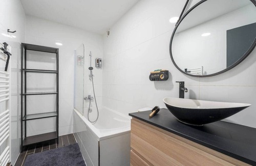 Woippy Apartment | Private room 23m² + Sofa bed - WIFI - 120m² - France