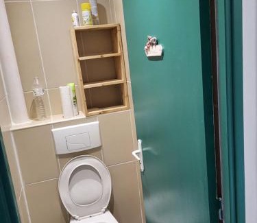 Le Ray House | Private Room-4 in HANNANA Apartment- 2 min walk To Tram 12 min to Nice train station 15 min to Massena Place