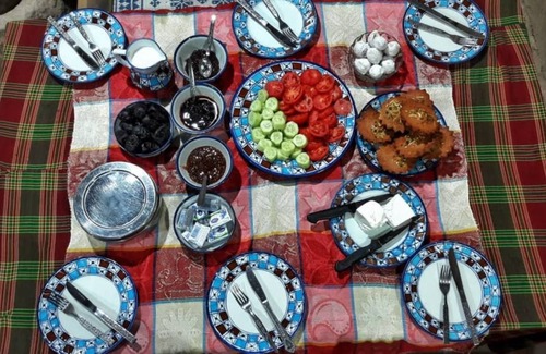Ashkez̄ar Resort | Private room ∙ 4 guests