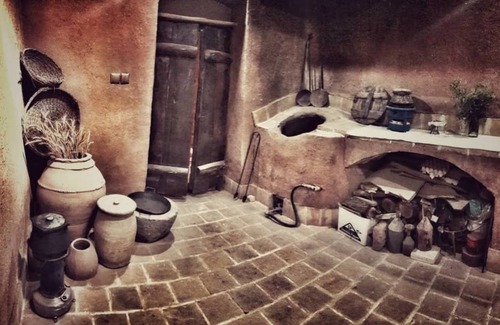 Ashkez̄ar Resort | Private room ∙ 4 guests