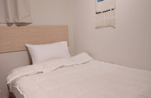 Buraydah Cabin | Private room 8m for men. Bed, AC, side table, Wi-Fi. Shared baths, lounges.