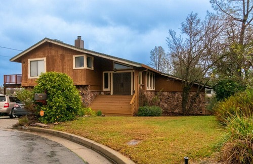 Redding House | Private Room and Entrance, amazing views, deck space.