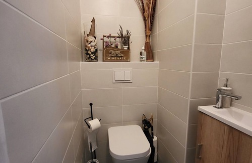 Ploneour-Lanvern Bed & Breakfast | Private room, in a quiet, leafy setting.