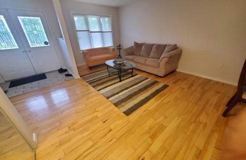 Brantford House | Private room in a Cozy bungalow