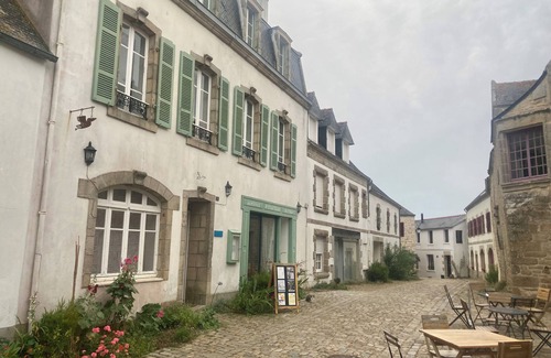 Pont-Croix Bed & Breakfast | Private room in a family home - Pont-Croix, historic town center- South Finistère
