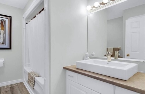 Saint Thomas House | Private room in a quiet and safe neighbourhood of St. Thomas, Ontario.