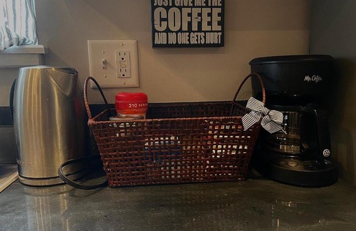 Manhattan House | Private Room in a Shared Home, Free Parking, Near Stadium & Campus