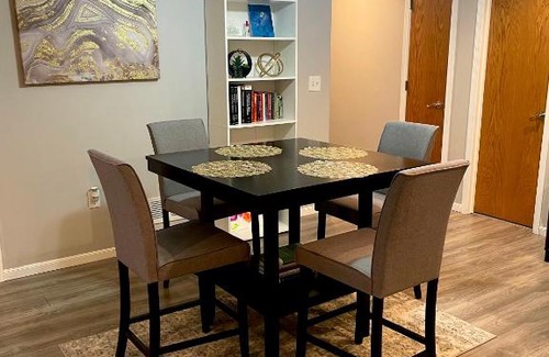 Manhattan House | Private Room in a Shared Home, Free Parking, Near Stadium & Campus