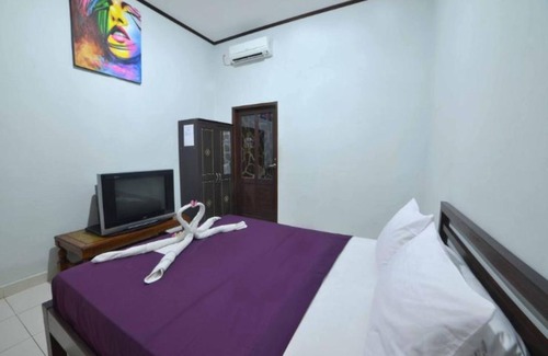 Downtown Kuta House | Private Room in Balinese House, Poppies Lane, Legian Kuta Near Beach (SNTH)