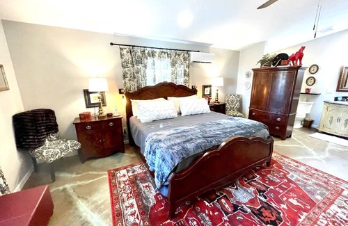 Valley View Bed & Breakfast | Private room in bed and breakfast hosted by Tye
