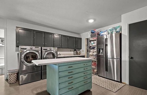 Altamont House | Private Room in home with year round heated pool and hot tub.