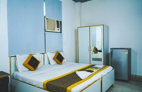 Hauz Khas House | PRIVATE ROOM IN HAUZ KHAZ