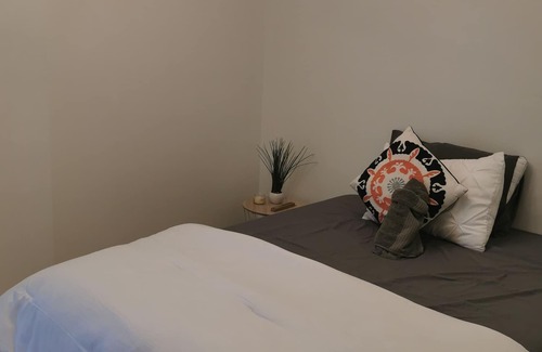 Hamilton Apartment | Private room in shared guest only home
