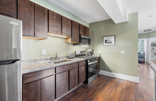 Chicago Apartment | Private Room in Stylish West Humboldt Park Apartment