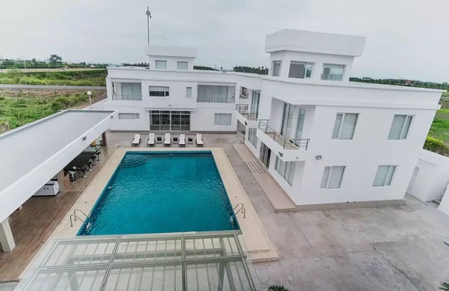 Cojimies Apartment | Private Room Next to the Pool w/Shared Kitchenn