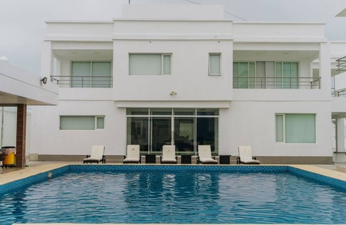 Cojimies Apartment | Private Room Next to the Pool w/Shared Kitchenn